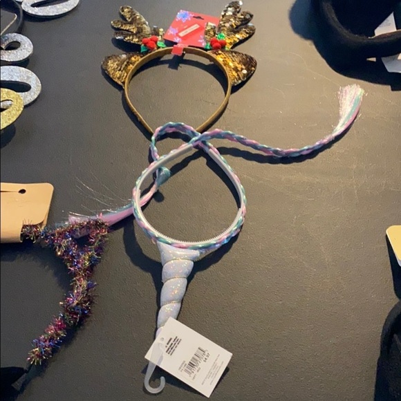 Assortment of headpieces - Picture 2 of 9